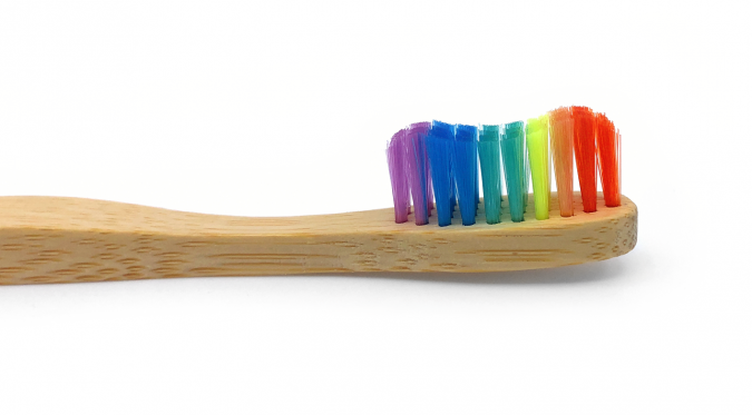 картинка Зубная щетка для взрослых HUMBLE BRUSH из бамбука,смешанные цвета  мягкая щетина